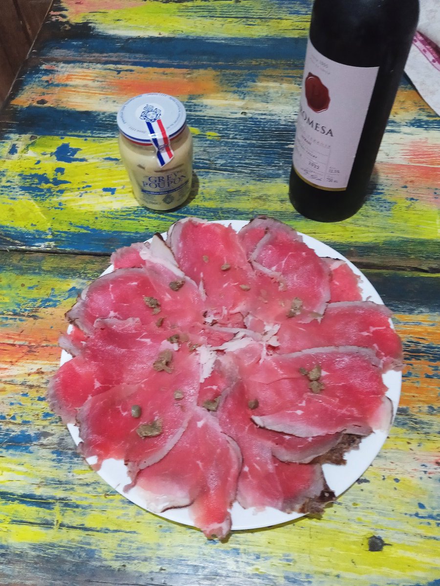 gpavoni's tweet photo. Carne é uma comida fina https://t.co/Yxd0QnGe6i