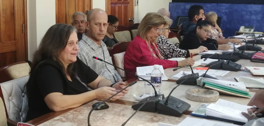 yamilapenao's tweet photo. Mañana de preparación de cuadros con la rectora de nuestra @esceg11. Agradecemos el reconocimiento entregado a la @FGR_Cuba en nuestro 50 aniversario. @mdelgado171064 @MiguelMarioCab3 @PresidenciaCuba https://t.co/9cXVAHVS84