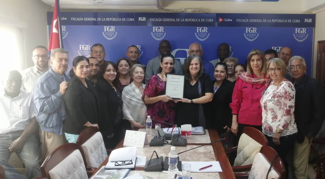 yamilapenao's tweet photo. Mañana de preparación de cuadros con la rectora de nuestra @esceg11. Agradecemos el reconocimiento entregado a la @FGR_Cuba en nuestro 50 aniversario. @mdelgado171064 @MiguelMarioCab3 @PresidenciaCuba https://t.co/9cXVAHVS84