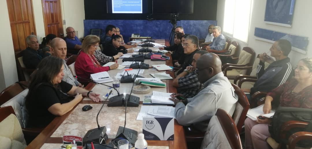 yamilapenao's tweet photo. Mañana de preparación de cuadros con la rectora de nuestra @esceg11. Agradecemos el reconocimiento entregado a la @FGR_Cuba en nuestro 50 aniversario. @mdelgado171064 @MiguelMarioCab3 @PresidenciaCuba https://t.co/9cXVAHVS84