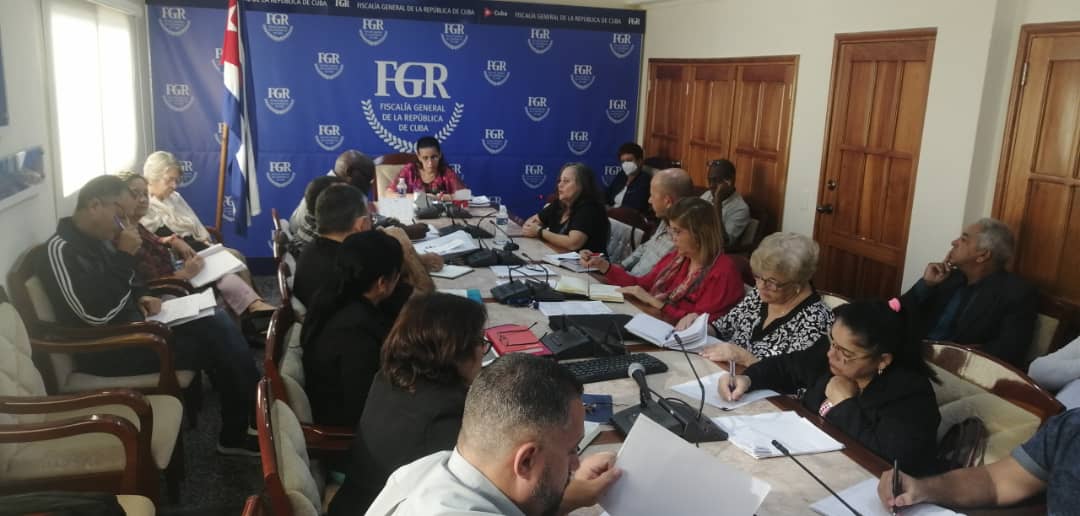 yamilapenao's tweet photo. Mañana de preparación de cuadros con la rectora de nuestra @esceg11. Agradecemos el reconocimiento entregado a la @FGR_Cuba en nuestro 50 aniversario. @mdelgado171064 @MiguelMarioCab3 @PresidenciaCuba https://t.co/9cXVAHVS84