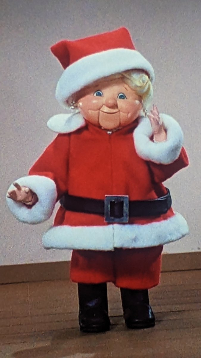 mrsaltypretzels's tweet photo. @djjonmaine Yes Mrs Claus #janglebells https://t.co/Ht5zqHJS04
