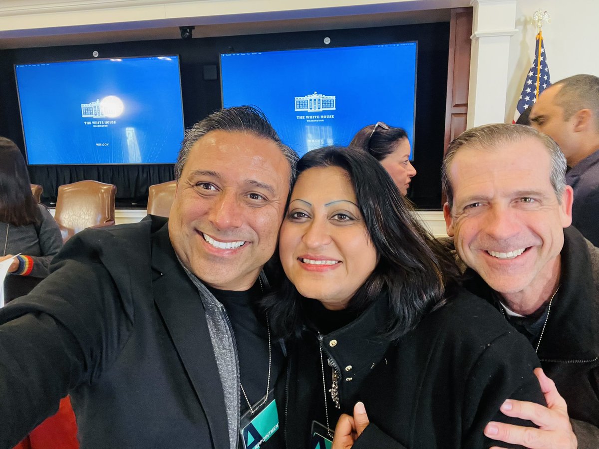 ehammai's tweet photo. An incredible day & evening spent at @WhiteHouse for a briefing & @VP’s residence with CA #KamFam & closest friends & family @AndrewByrnesCA @staceybatiste @robcamacho @realshellyannfp @MaliaCohen @HollyJMitchell Thank you @OpalVadhan46 & VPs staff for this much needed light 🙏💕 https://t.co/2bsIyZsHEm
