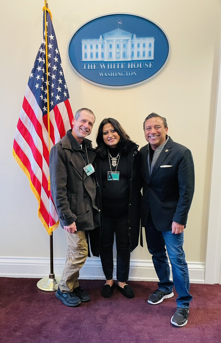 ehammai's tweet photo. An incredible day & evening spent at @WhiteHouse for a briefing & @VP’s residence with CA #KamFam & closest friends & family @AndrewByrnesCA @staceybatiste @robcamacho @realshellyannfp @MaliaCohen @HollyJMitchell Thank you @OpalVadhan46 & VPs staff for this much needed light 🙏💕 https://t.co/2bsIyZsHEm