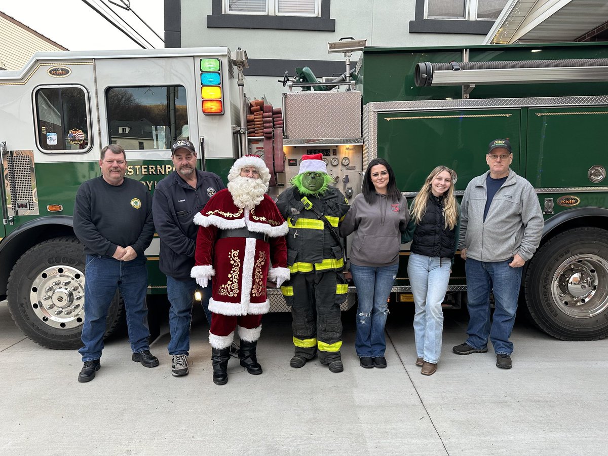 PotomacVFC2's tweet photo. Today members participated in our annual Santa run. It's always a pleasure to see the smiles on faces of kids and adults alike. It's a wonderful time of year! Merry Christmas! #pfc2 🎅 https://t.co/VmIEBNuww2