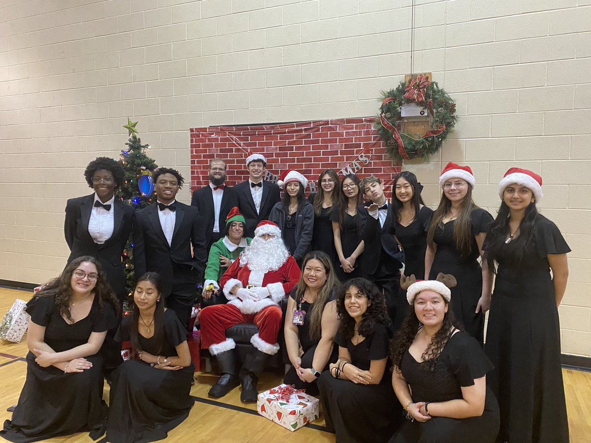 CreekOrch's tweet photo. Breakfast with Santa at the YMCA. 

@YMCAHouston #orchestralife #orchestra #lobos https://t.co/YYLwen8Xir