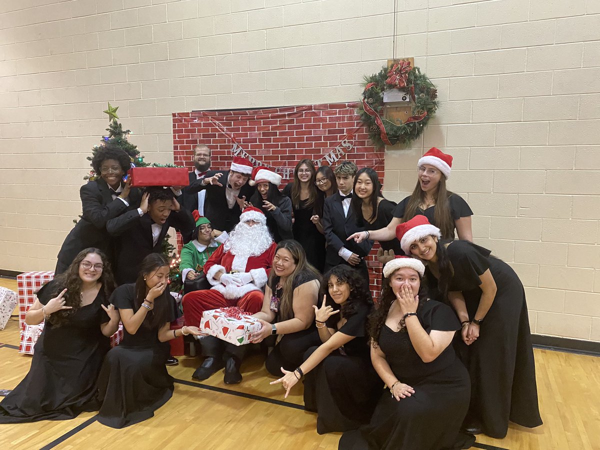 CreekOrch's tweet photo. Breakfast with Santa at the YMCA. 

@YMCAHouston #orchestralife #orchestra #lobos https://t.co/YYLwen8Xir