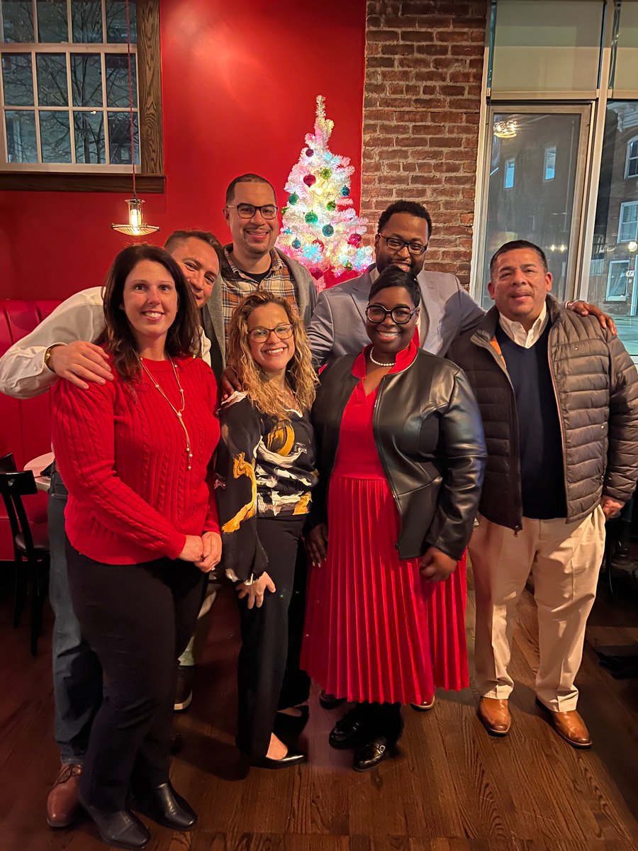 Pagan_Sepu03's tweet photo. 12/08: Great evening with a phenomenal team #peekskillpromise #PCSDpride #familia https://t.co/RZJdEds2FW