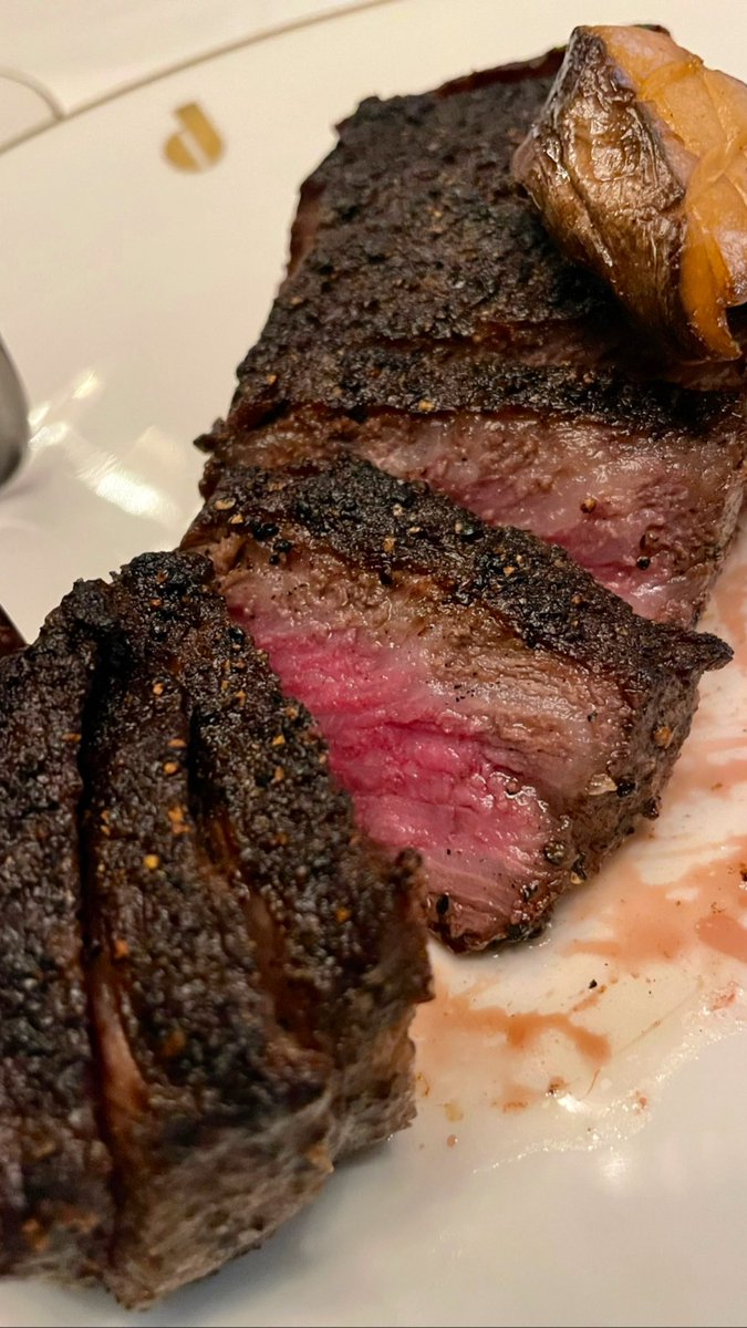 eatinglasvegas's tweet photo. Biggest non-surprise of the day: That the first restaurant I would sample at @fblasvegas would be its steakhouse. 🤔😉🥩🍷🍾😋
#DonsPrime
#PatrickMunster https://t.co/jNtYJUmaoJ