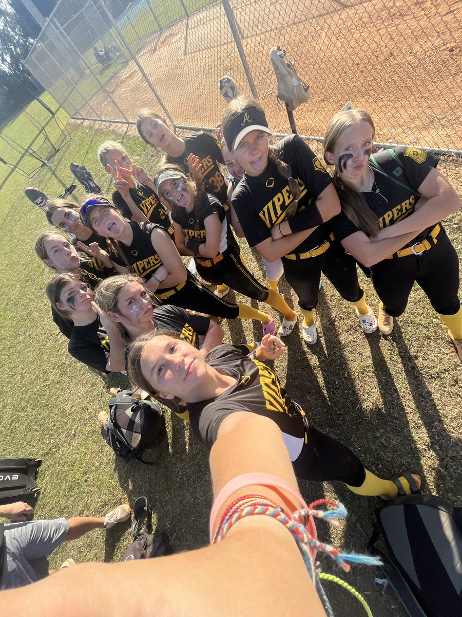 Proud of this crew today! In 3 games they scored 27 runs and gave up 1! Awesome job ladies 🐍🥎💪!