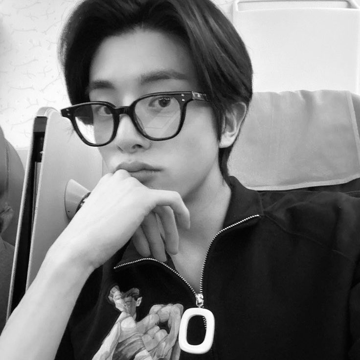 simmjaake's tweet photo. hei bro? this #JAKE, n #WINTER. 🩺🎧🎬 https://t.co/GuEN3iyXuR