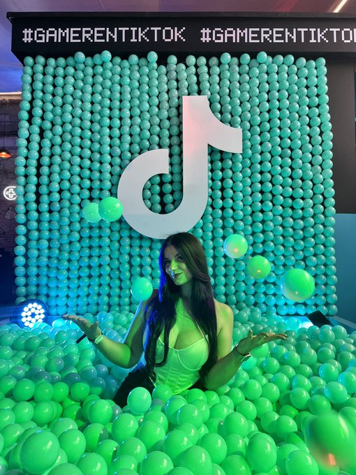 Esta bien divertido el evento de tiktok al que vine ❤️🫶🏻 #gamerentiktok Me dieron muchos regalitos, luego<a href="/tag/gamerentiktok"class="tags"><span>#gamerentiktok</span></a>