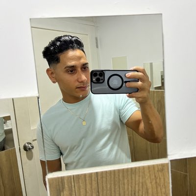 Yaniel77938325's tweet photo. #NuevaFotoDePerfil https://t.co/Q01q2Zeyer