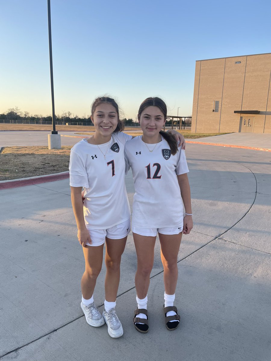 Wanted to highlight our two freshman, Sabrina and Ava… excited to watch them grow, but love to see the #12 stay in the family! You are loved <a href="/kyliekroese/">kyliekroese</a> 
#RedRed #RiseandShine