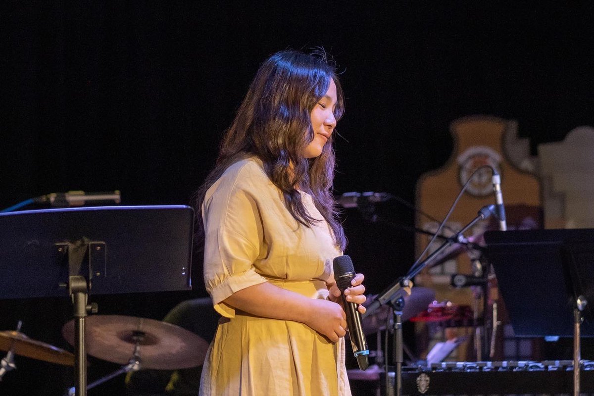 tzienna_'s tweet photo. Happy onstage 💖 I have wanted to be part of a live band for YEARS but was that classical-jazz misfit who didn’t quite fit in anywhere…this year I found my band gang ❤️ grateful for all these performing experiences.

#band #jazz #joehisaishi #ryuichisakamoto #soprano #cello https://t.co/Uzr8KtQGTH