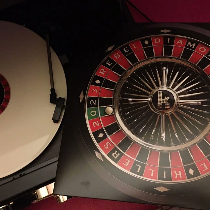Jet_StarT0R0's tweet photo. @thekillers :D https://t.co/xM6hkdB8F3
