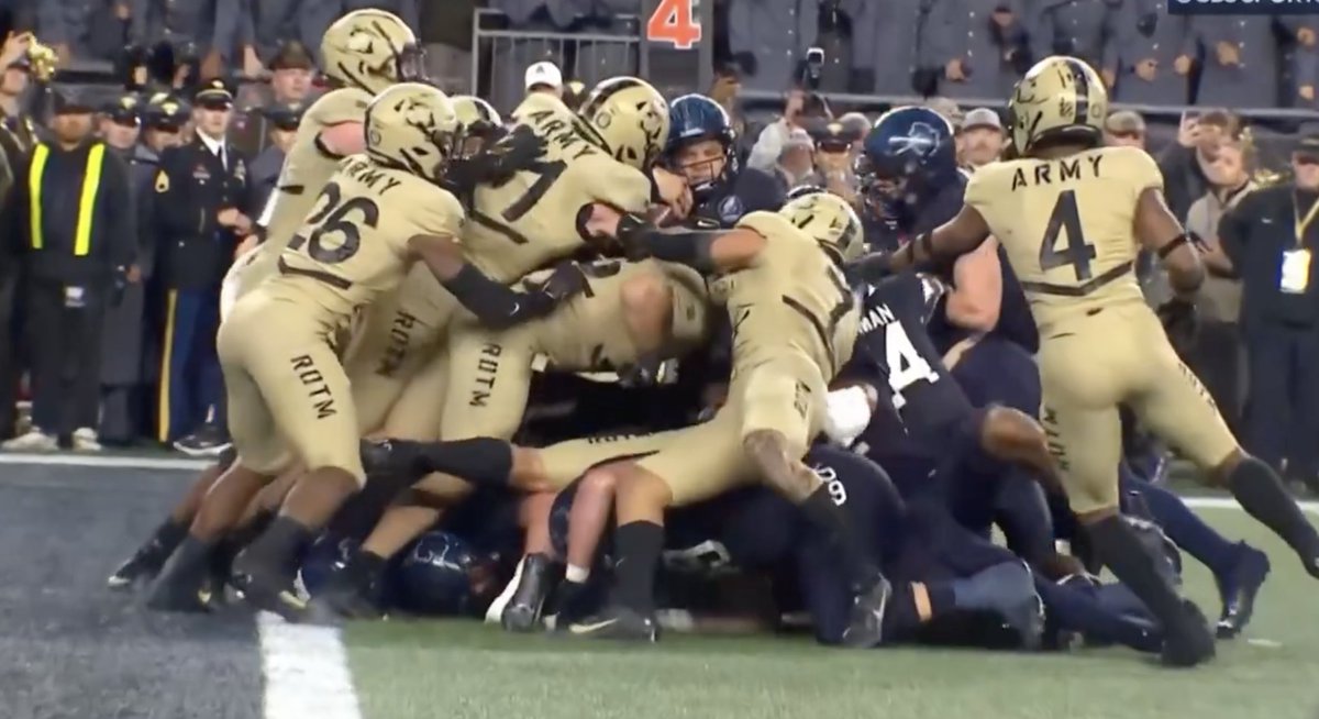 RedditCFB's tweet photo. The United States Army has been winning battles in the trenches since 1861. Today's ending was a lovely homage to history. https://t.co/vuAu0IeYPK
