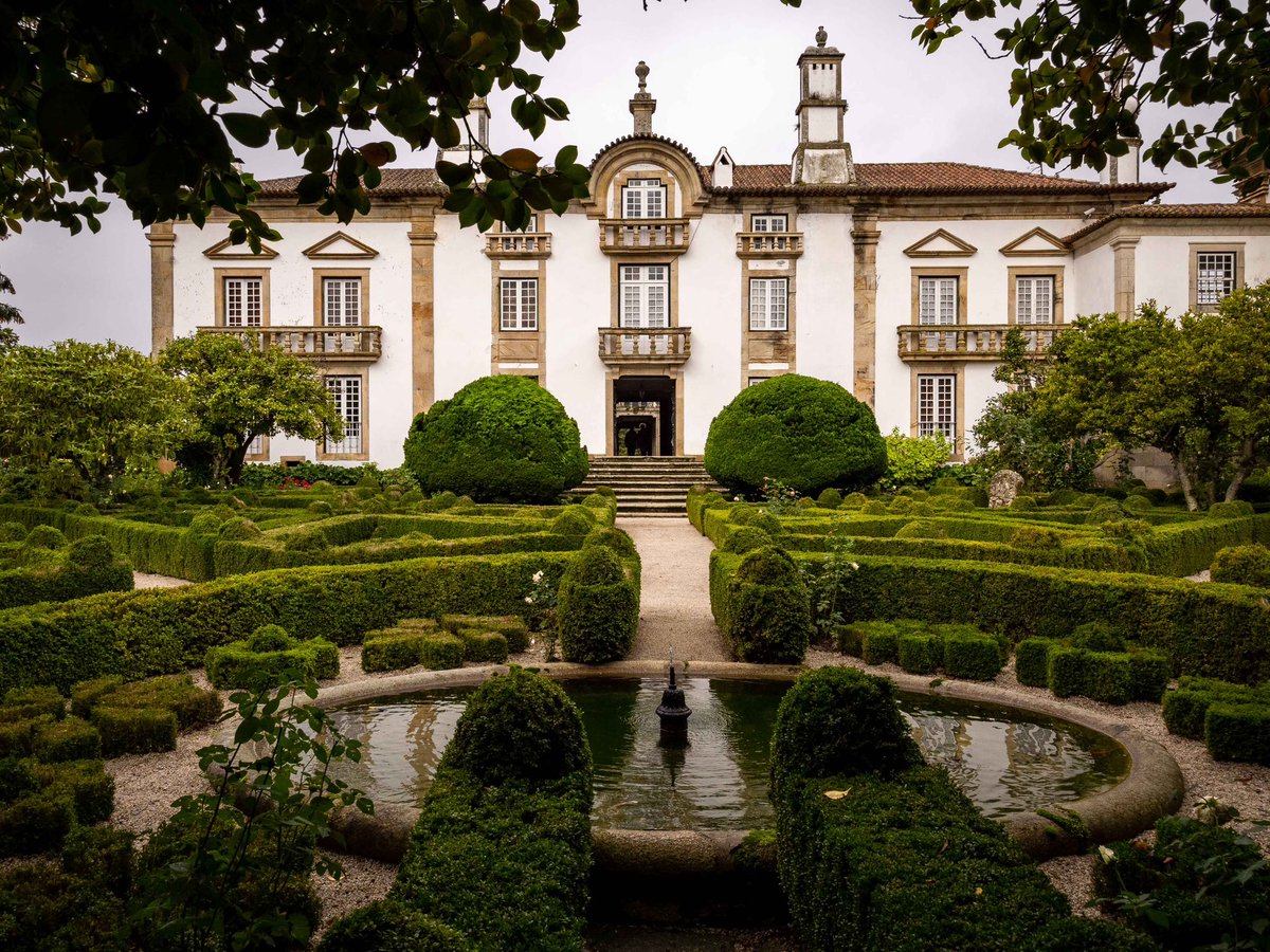 WellCamUnlimit1's tweet photo. ‼️MATEUS PALACE 

Known worldwide for being the label for the famous Mateus Rosé wine 🍷 , the Mateus Palace (or Casa de Mateus) is considered one of the greatest examples of Baroque civil architecture in #Portugal 
📷 @luismdrodrigues and D.R.

#palaciodemateus #Casademateus https://t.co/jtXdXkQEqH