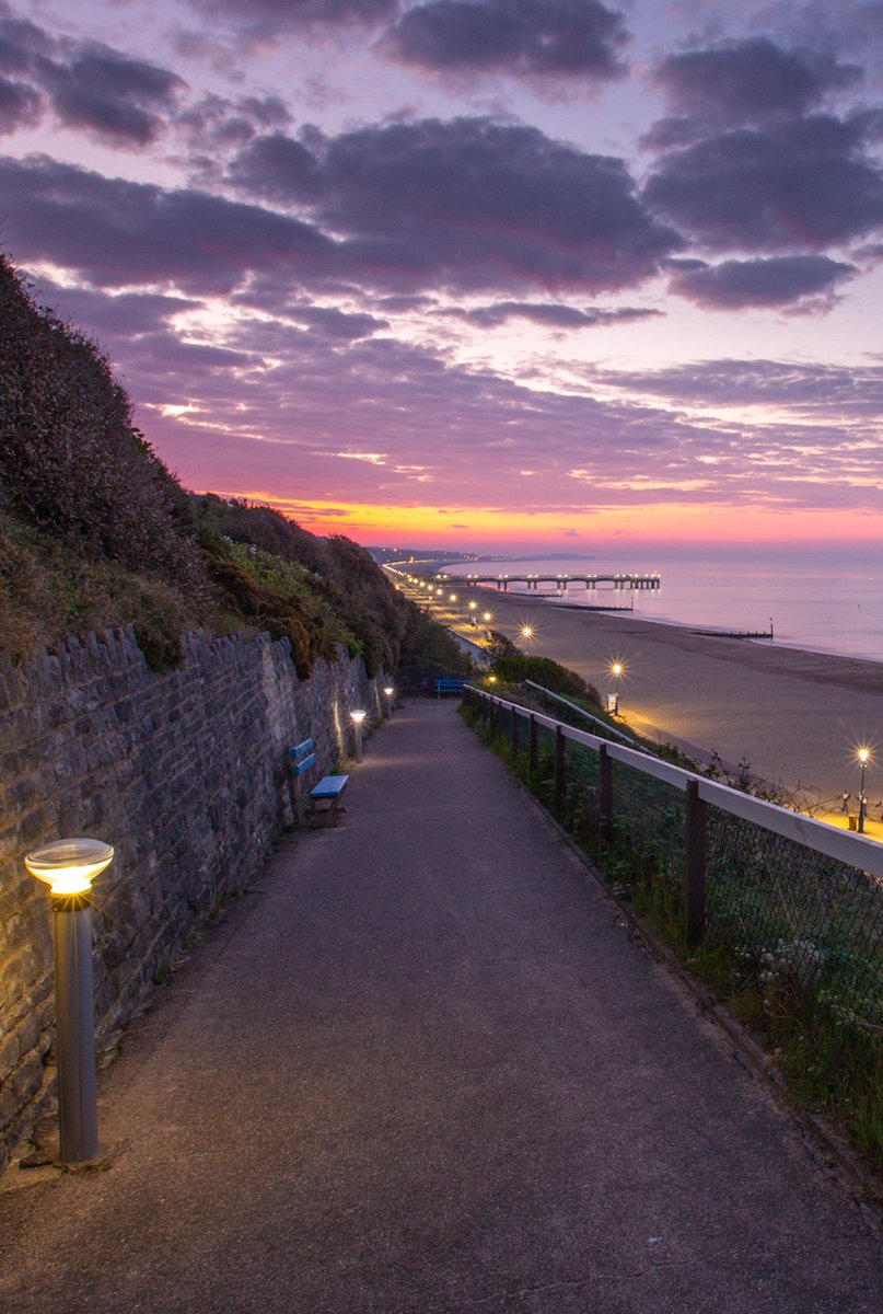 I feel bad that I never post for you guys that are awake right now so I set my alarm to wake up and post so here you go 💫