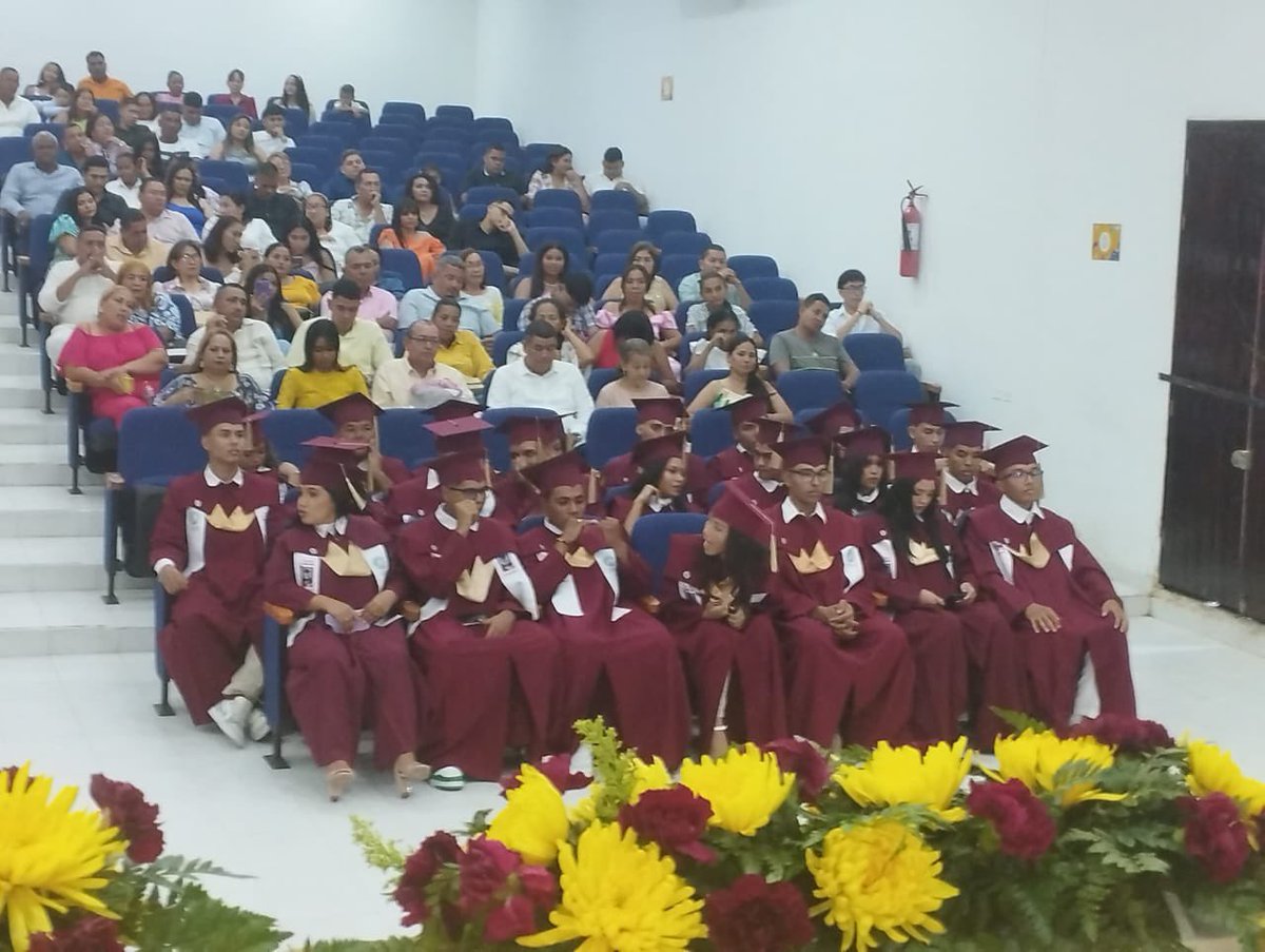 ylromeroSub's tweet photo. 27 aprendices de la IE La Candelaria en el municipio de Magangue se certificaron como Técnicos en Contabilización de operaciones comerciales y financieras los acompaño el instructor Ivan Romero #Ccys @SENAenBolivar https://t.co/OUsTFKlK3z