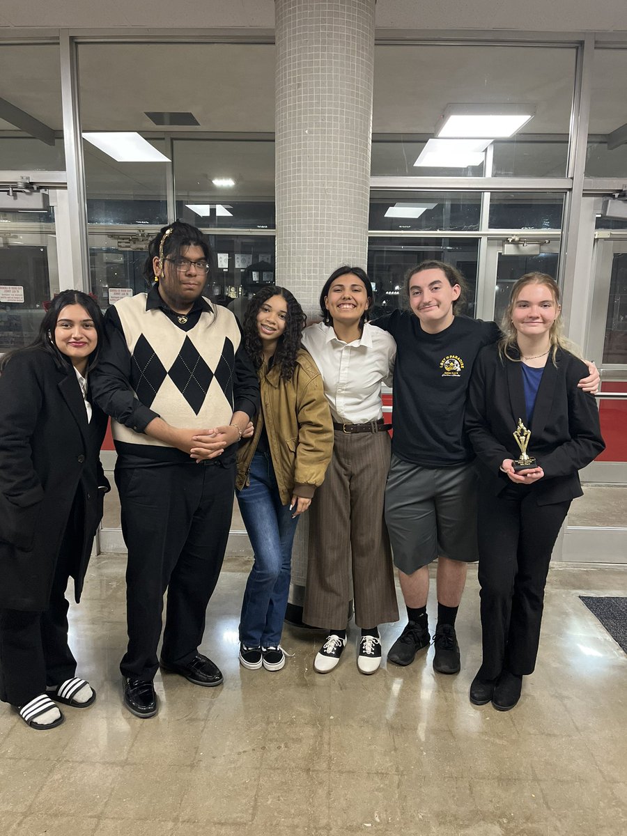 Last tourney of the year!! 

 🏆 RAYTOWN RESULTS 🏆

Aly H. 6th in Prose/Poetry out of 55
Soto Varsity HI Semifinalist and Storytelling Semifinalist
Victor A. Varsity HI Semifinalist 
5 Debate wins!

#speechanddebate #nsda  #raytownmo