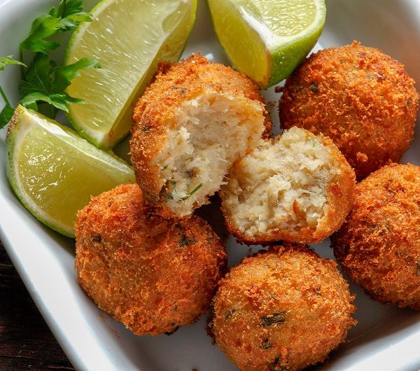 TheCookingGuru's tweet image. How about trying out some delicious Air Fryer Breaded Cod Cakes? They&apos;re crispy, flavorful, and perfect for a quick and easy meal. #AirFryer #CodCakes
buff.ly/3t7Pajb