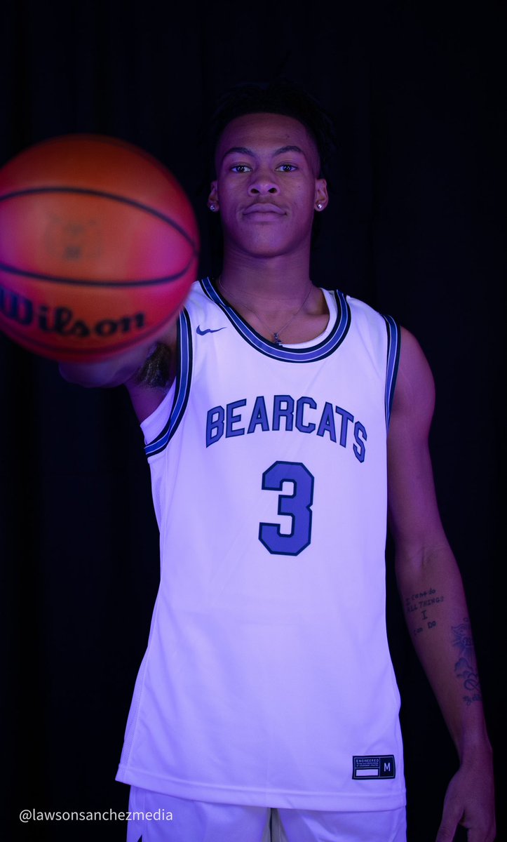 burrissportsnet's tweet photo. Congrats to
 @MCHS_BBall player Demarkis Cole on winning MVP of game three here at the Muncie Fieldhouse Classic! Watch the next matchup between @DeltaEagles_ &amp; Tipton @ https://t.co/wCNJ7feCl1

@WMUNMuncie
@SportsMuncie https://t.co/RxlDjNfbB3