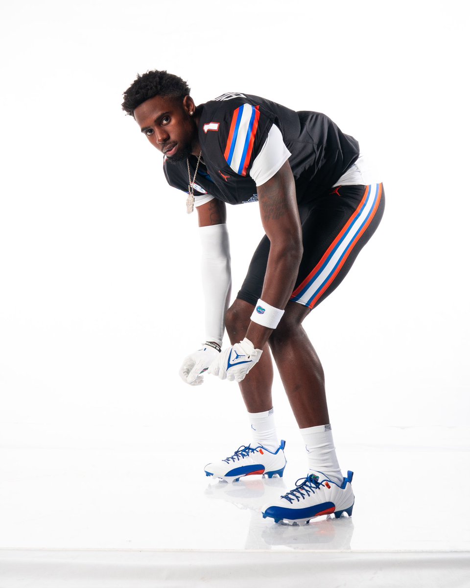 Trikweze's tweet photo. I’m wondering what #GatorNation is thinking 🐊 #theswamp https://t.co/3m5pGNwVms
