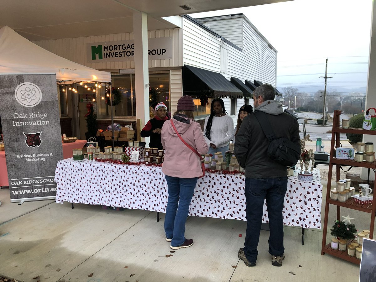 You have one hour left to visit the ORHS Business Academy Marketing Students and buy a candle at the Jackson Square Christmas Market! 🎄🕯️<a href="/ORHS_Wildcats/">Oak Ridge HS</a> <a href="/dr_hollycross/">Holly Cross 🩵</a> @MrHawk731