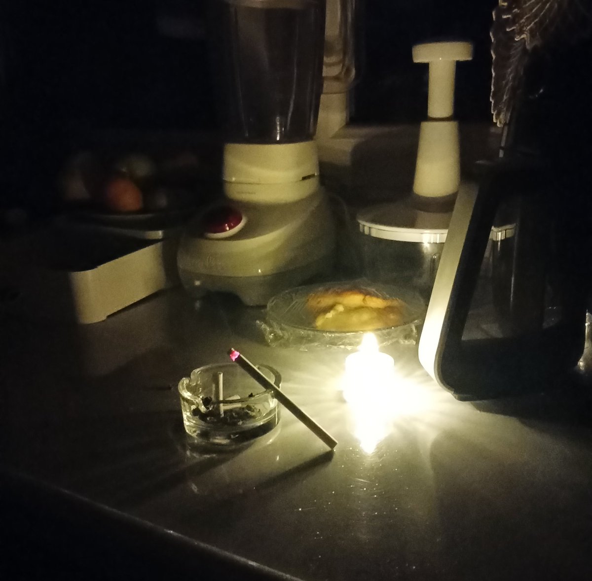 gece 3-4 civari icilen "halledemedik" sigarasi..