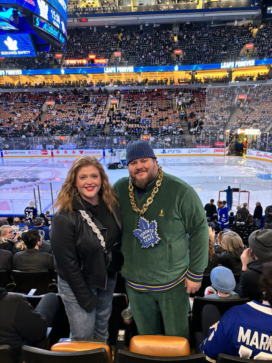 BLING BLING! <a href="/MapleLeafs/">Toronto Maple Leafs</a>  do your thing! #LeafsForever