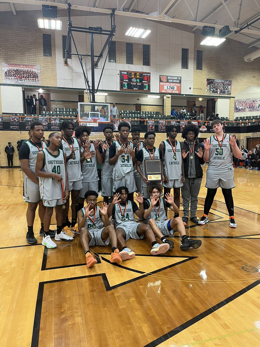 StMarysHSSports's tweet photo. Dragons win the Webster Classic Championship! 

Dragons 87
Christian Brothers 78

#southside #WebsterClassic #GloryToTheGame https://t.co/VBcBR17FP3