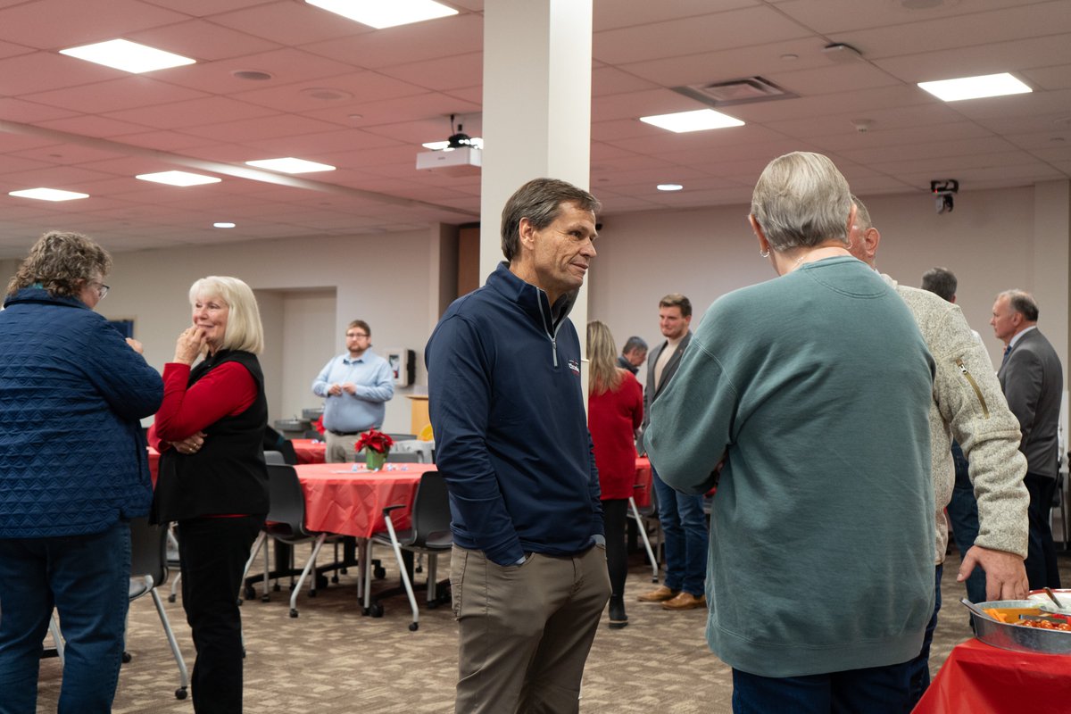 ChambersForIN's tweet image. An afternoon well spent with the Republican faithful of the Hancock County Republican Party at their annual Christmas party.

Congratulations to Chairwoman Silvey and the entire central committee on a great event!

#TeamBrad #Indiana