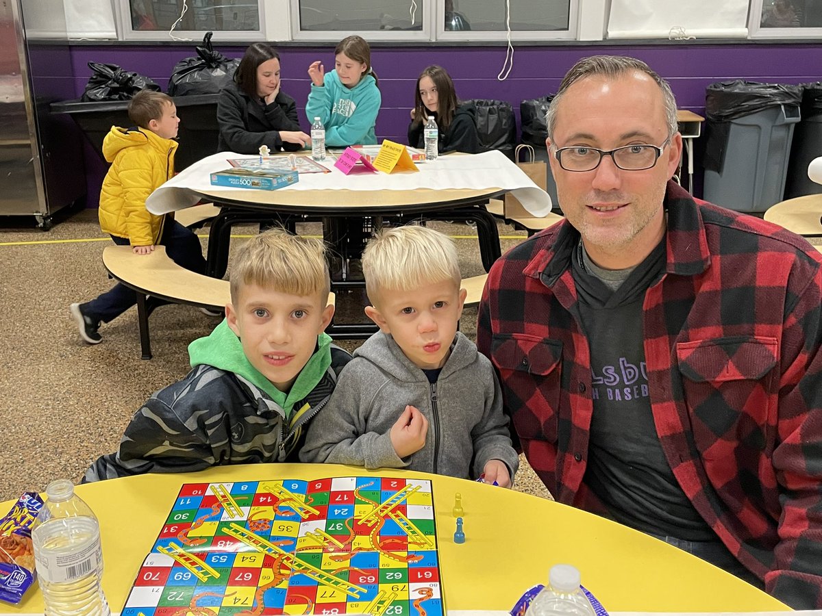 Had so much fun at the NES Family Fun Night last night. Watching families play board games and paint rocks and shop at the Holiday shop together was good for my heart.  A great NES family event.
#becomebelongbenorthern