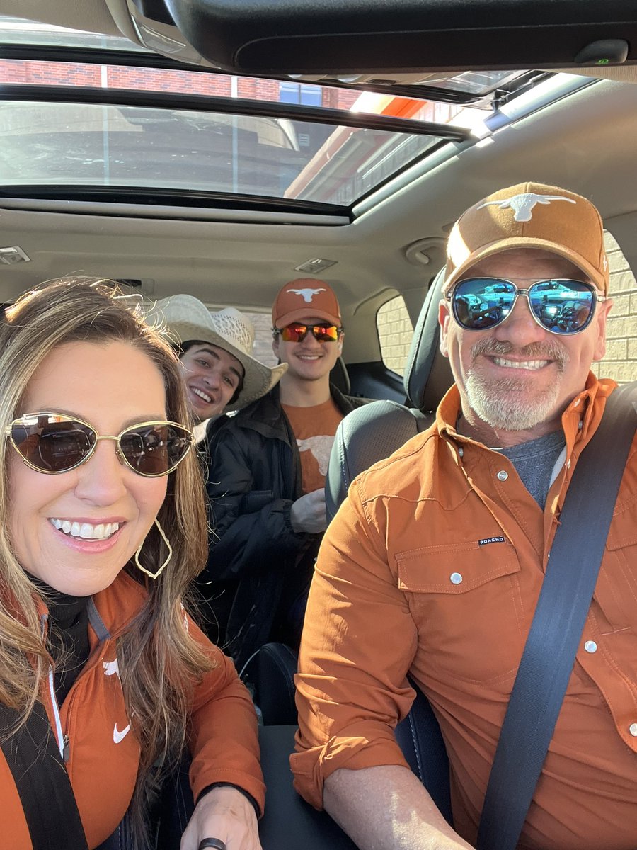 utstooks's tweet image. Longhorn nation is amazing I went from 200 to over 700 today!🤘🏼.    I am in follow back timeout😂 I will catch up tomorrow #NoLonghornfanUnder1k