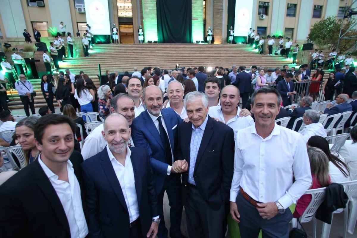 RVargasArizu's tweet photo. #NuevaEtapa ⁦@carinagannam⁩ ⁦@andresvavrik⁩ ⁦@MauriBadaloni⁩ ⁦@joacobarbera⁩ ⁦@brennanadolf⁩o ⁦@dalmirobarbeito⁩ ⁦@NicoVicchi1⁩ https://t.co/1cZRJXkBOY