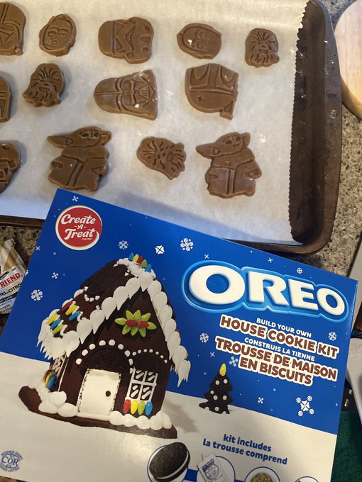 Come to the Dark Side. I made cookies. https://t.co/h3loiM5Qkg