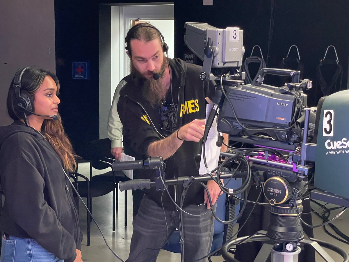 CampNewsTV's tweet photo. Camp News Anchor camp held at Pepperdine University, students are learning how a tv newscast is produced! #campnews2023 https://t.co/1gZK0xZ03q