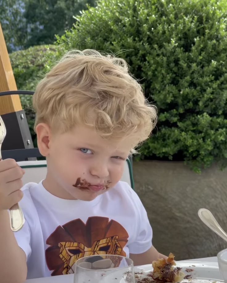 feliz 5 aninhos meu Theodoro, você é a melhor coisa que já me aconteceu, obrigada por ser taoooooo cavalheiro, mesmo que bemm tililico, eu te amo infinitamente 🤍