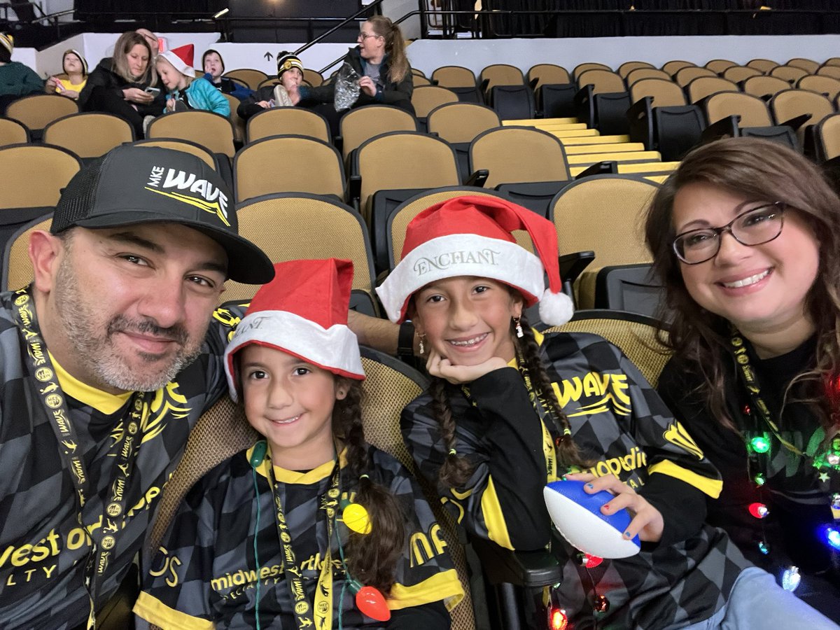 gncdeleon's tweet photo. Let’s go Wave!! #MoshPK https://t.co/X5vDRFVqQs