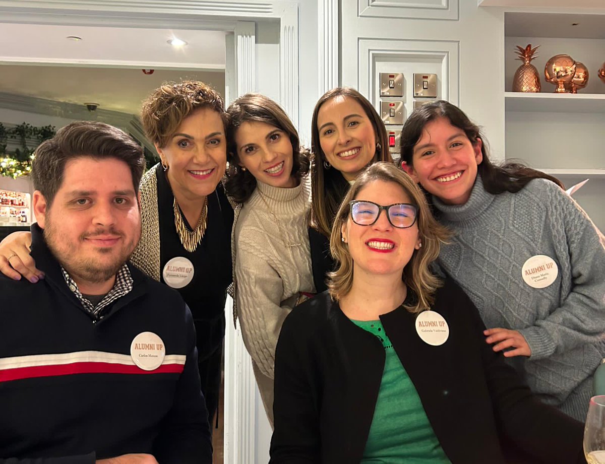 FerLlergo's tweet photo. Entrañable encuentro con egresados de la @UPInstitucional en #Dublín.
¡Qué orgullo atestiguar las habilidades, conocimientos y perspectivas con las que impulsan el progreso y la innovación... en todo el mundo!
#AlumniUP
#AlumniPorElMundo https://t.co/Ja3ipafvML