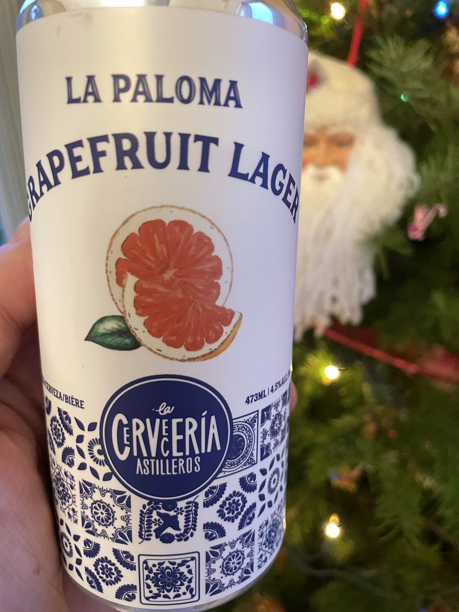 Christmas tree decorating with #10 from @IAmCarlJensen ‘s fantastic #DIYCraftBeerAdvent This refresher from #LaCerveceriaAstilleros 🍻 @GordieLogan @gord_newton @StonerMay @CavendishAvenue @BCAleTrail #BCCraftBeerQuest 🍺