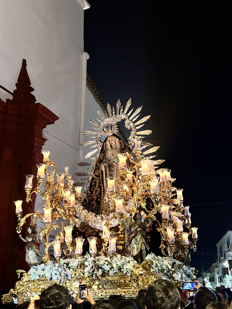 aalguacil98's tweet photo. @Paqui_Derma No lo creo, Víctor. A mi parecer están a la altura justa y tapan lo que taparían los candelabros de otros pasos. El conjunto en su totalidad es una auténtica maravilla muy armoniosa. Aunque claro, cuestión de opiniones. https://t.co/CXIMIeGPIF