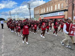 MviewLions's tweet photo. City of Selma Christmas Parade 2023 🎄 https://t.co/DxLjoqIwSP