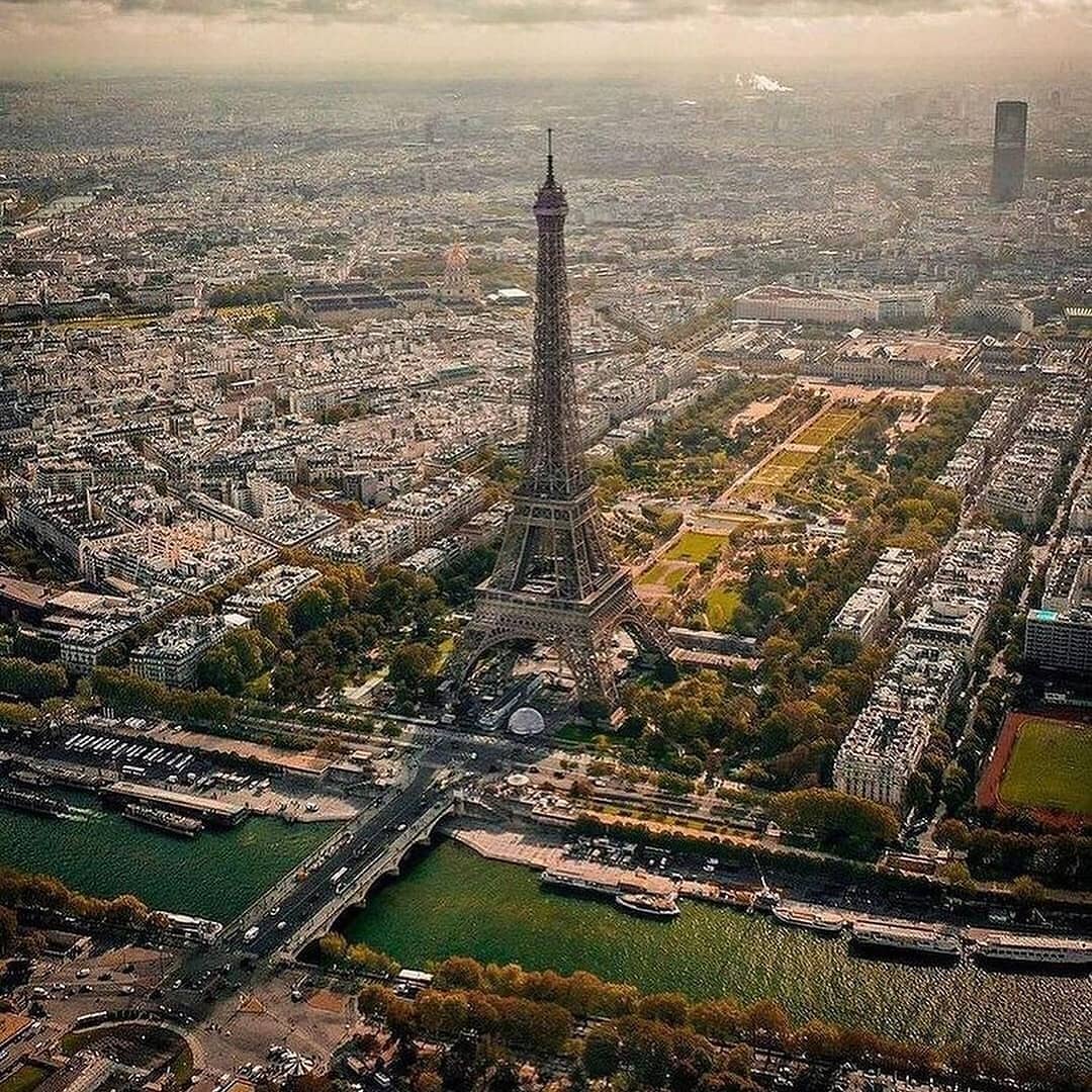 Enjoy ⳿the ⳿romantic ᱸmoment ᠎and cherish daily ﾞlife.