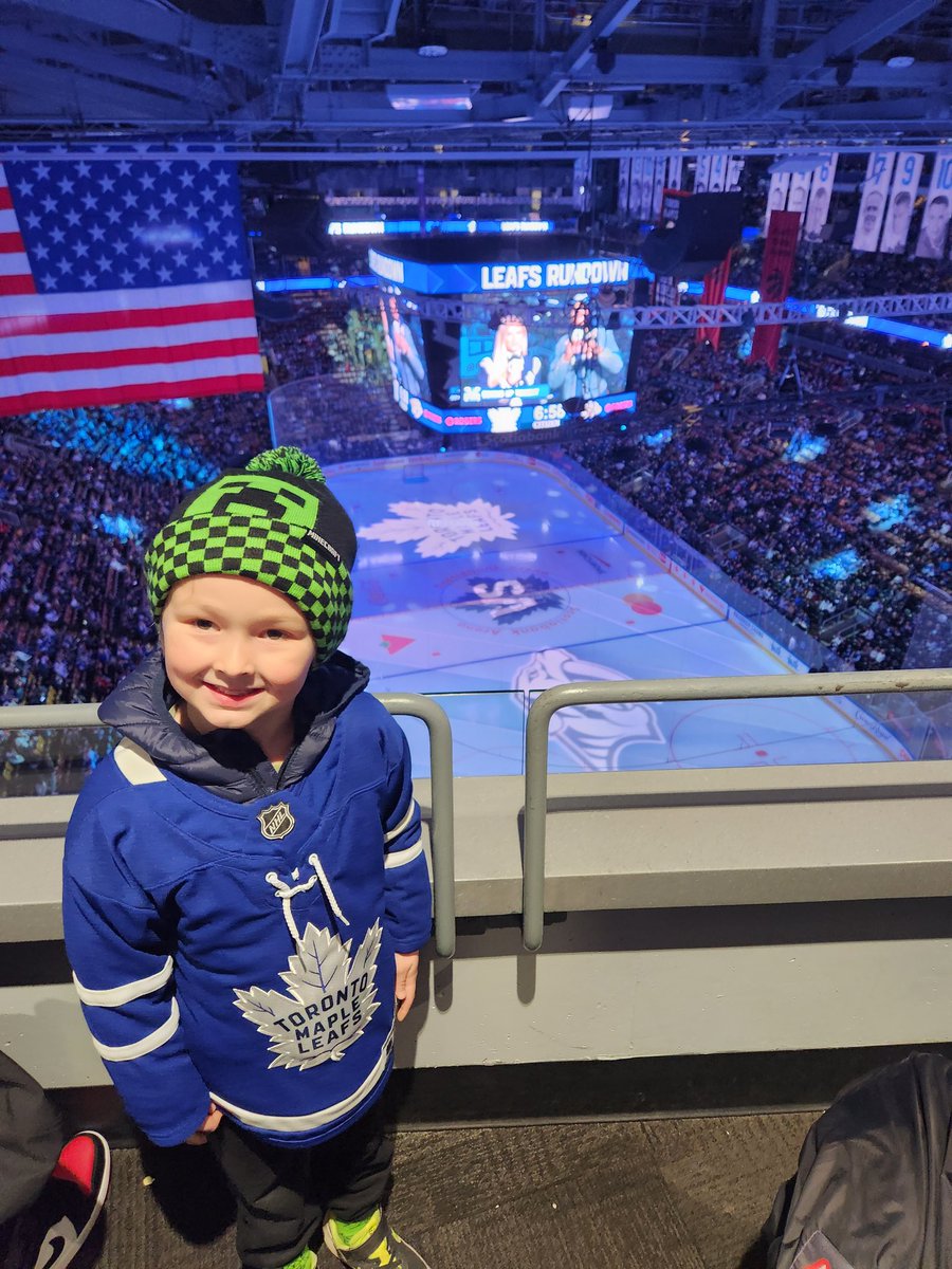 ColinSull's tweet photo. At his first leaf game! Thanks @TheFordFANatic https://t.co/Bt5Lb1oZbT