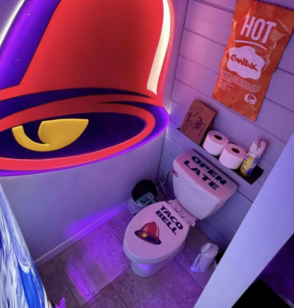 The shitter at Taco Bell is nice dude!