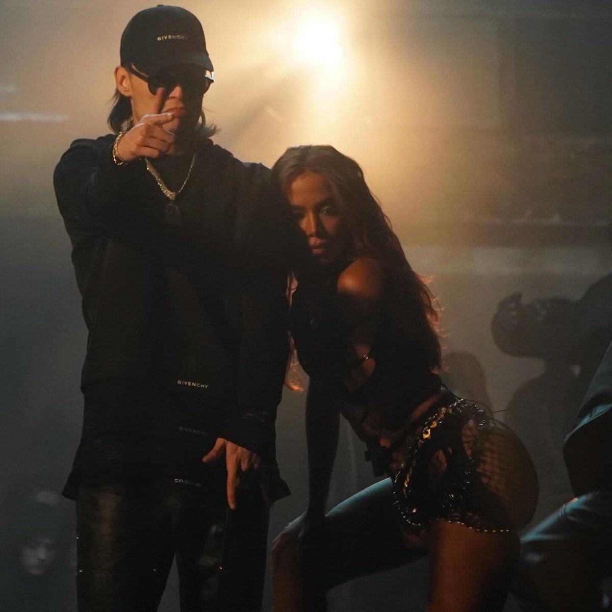 updatecharts's tweet photo. EMOCIONOU! "BELLAKEO", de Peso Pluma e Anitta, fechou o segundo dia com 3,619,727 MILHÕES de streams no Spotify. https://t.co/YsDm9phHRi