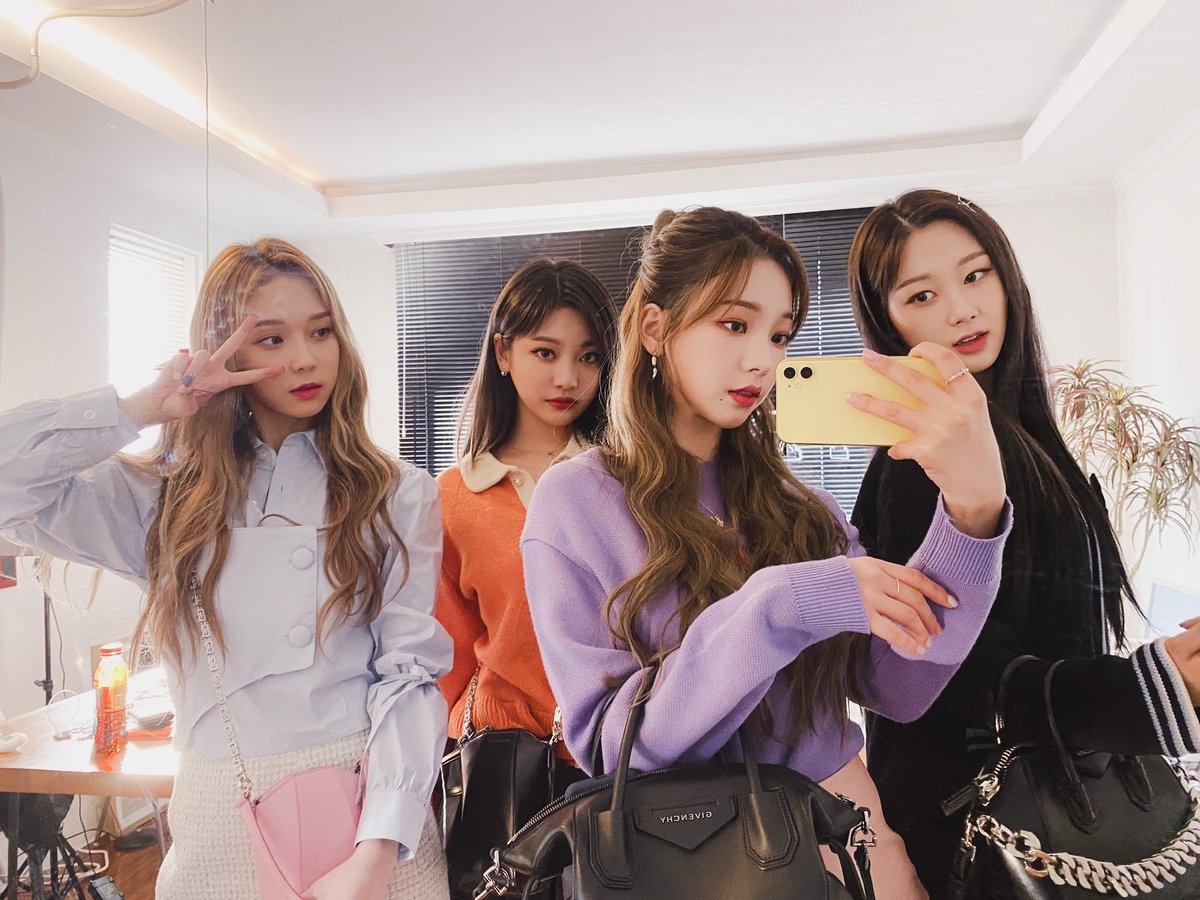 savegecore's tweet image. 𝙴stabamos mimidas luego de sacar nuestro villancico pero #Puppies1styearparty 🌟 nos hizo levantarnos, nosotras nunca nos negamos a una buena fiesta y menos si nuestra Aurora nos invita, ♡ felicidades por su aniversario 

𝕨e thǝm « 𝑓𖦹ur » 𝖘a͡væ𝕘e 𝖌ir𝑙s