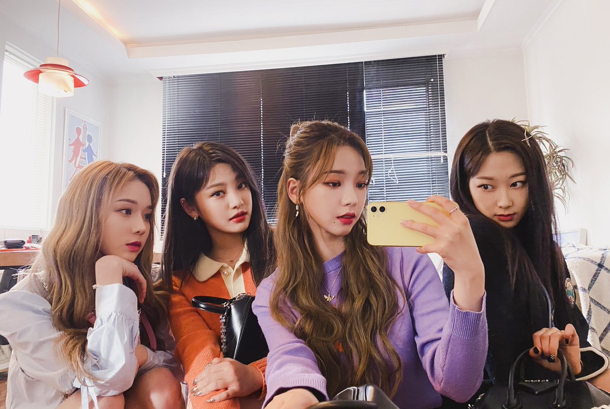 savegecore's tweet image. 𝙴stabamos mimidas luego de sacar nuestro villancico pero #Puppies1styearparty 🌟 nos hizo levantarnos, nosotras nunca nos negamos a una buena fiesta y menos si nuestra Aurora nos invita, ♡ felicidades por su aniversario 

𝕨e thǝm « 𝑓𖦹ur » 𝖘a͡væ𝕘e 𝖌ir𝑙s